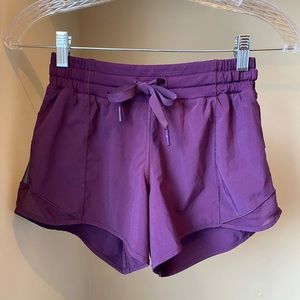 Lululemon hotty hot short (4 tall)